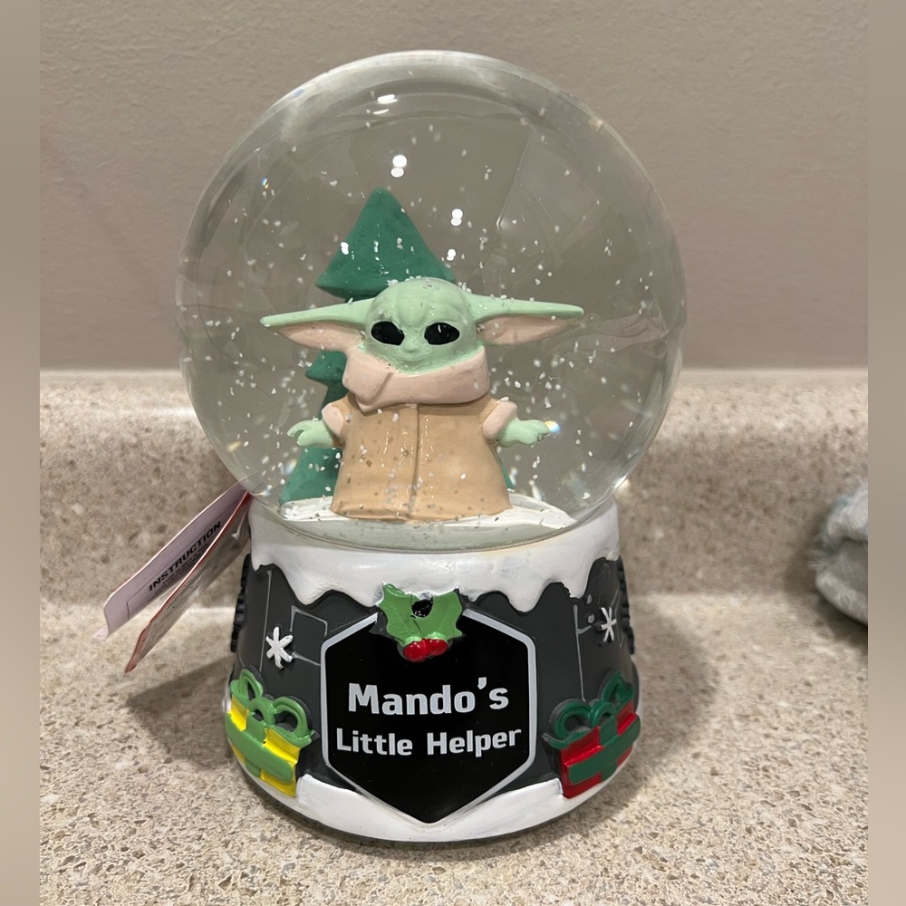Mando’s Little Helper Baby Yoda Snow Globe the Mandalorian